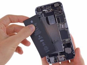 Замена батареи на iPhone 5 и его модификаций