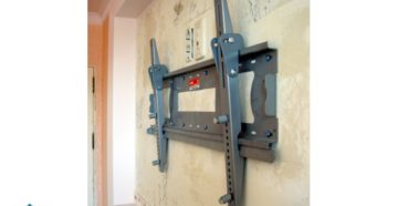 Установка кронштейна для телевизора: как выбрать и самостоятельно повесить на стену